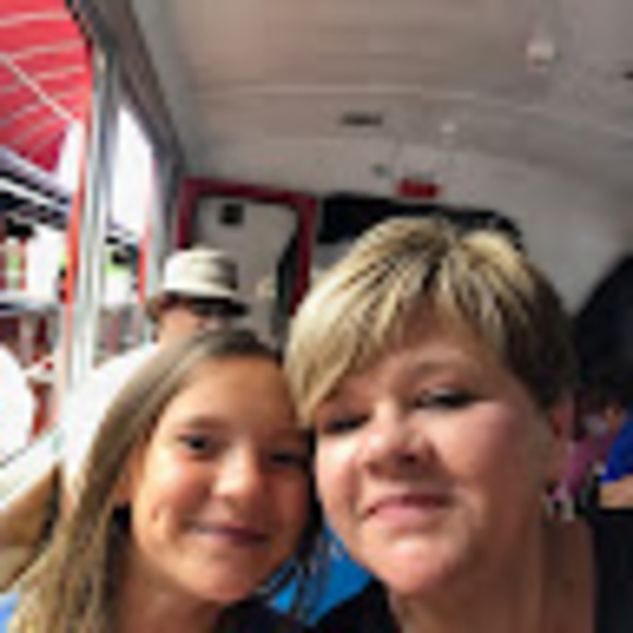 Meet your Posher, Leslie - Picture 1 of 1